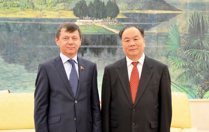В ходе визита в Китай делегация КПРФ встретилась с членом Политбюро ЦК КПК Ван Лэчхенем