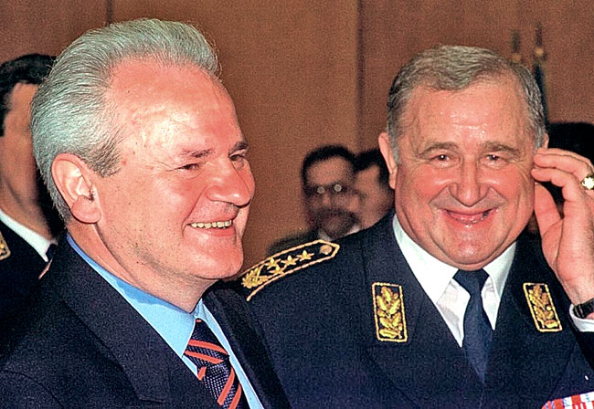 С начальником Генштаба Вооруженных Сил СРЮ Д.Ойданичем, позже приговоренным Гаагским трибуналом к тюремному заключению на 15 лет