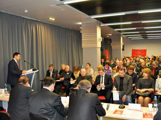 Российские коммунисты проводят в Свердловске семинар-совещание партийного актива