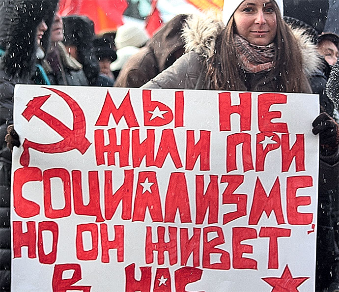 Московские комсомольцы на митинге. Фото В.Цыбанкова