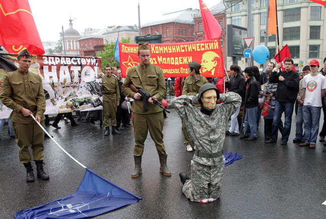 Многотысячная демонстрация КПРФ в День Победы