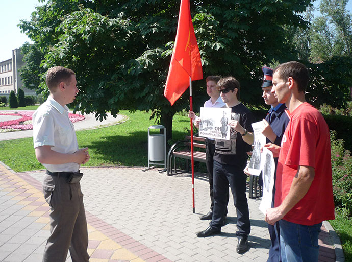 Комсомольцы всей страны решительно выступили против  увековечивания памяти фашистов!